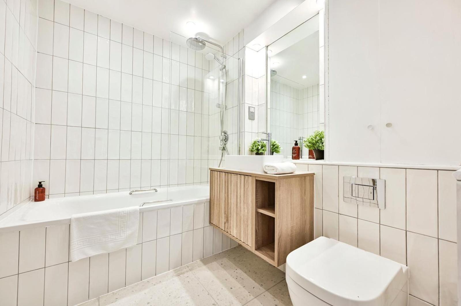 Amazing 3 Bed Apartment Great Portland Street 런던 외부 사진