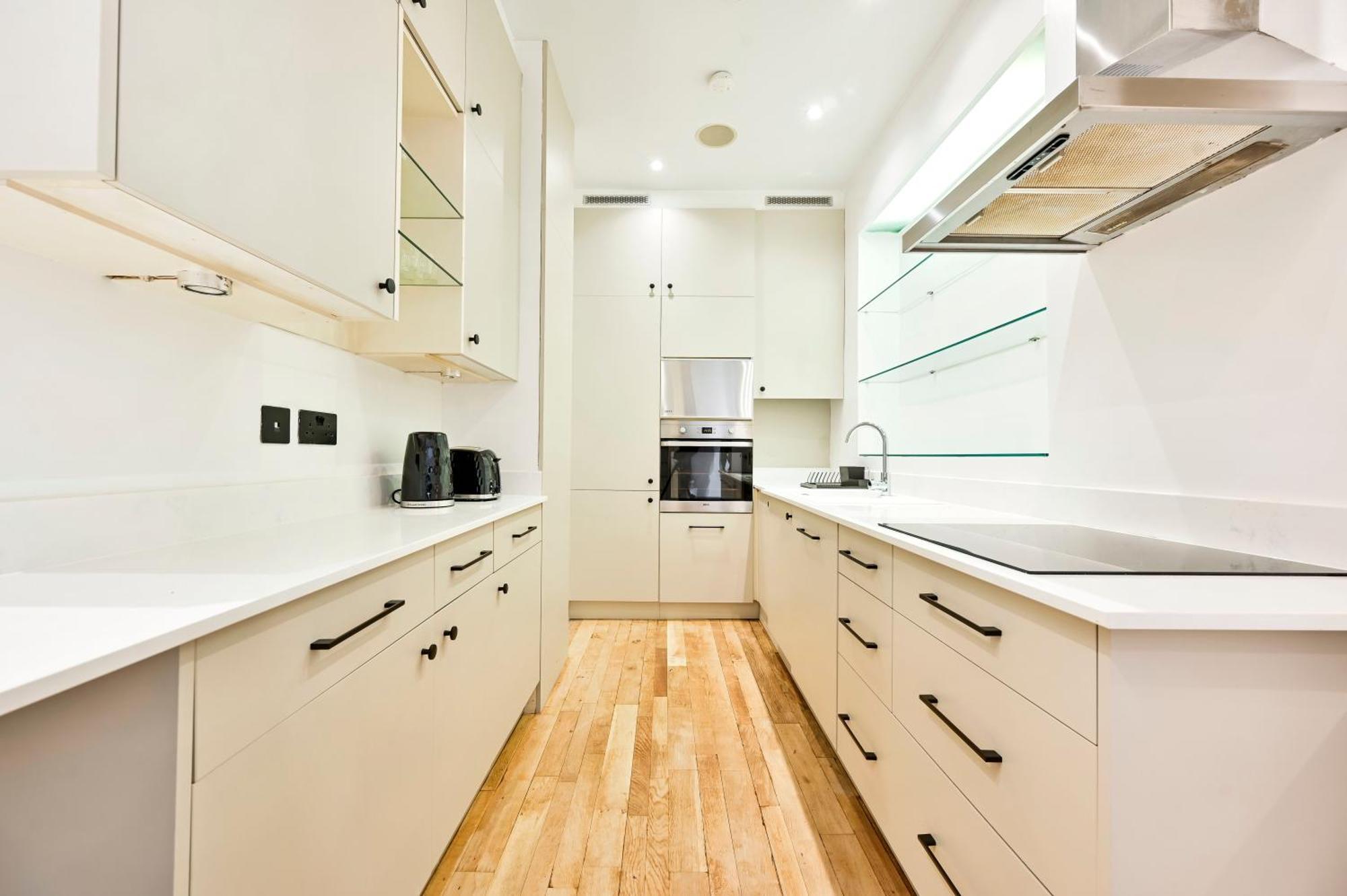 Amazing 3 Bed Apartment Great Portland Street 런던 외부 사진
